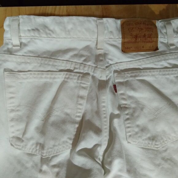 Vintage Levi's 551 Relaxed Tapered Leg White Denim Jeans - Picture 8 of 10